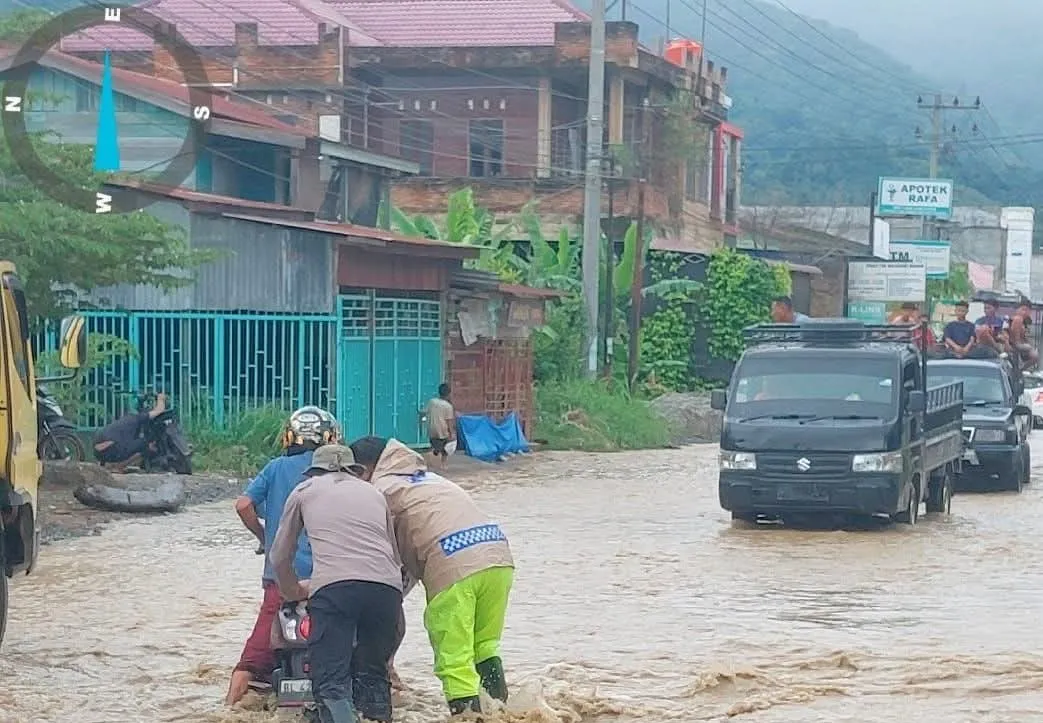 Banjir Rendam Kuning I, Akses Jalan Nasional Lumpuh, Warga Cemas di Tengah Malam