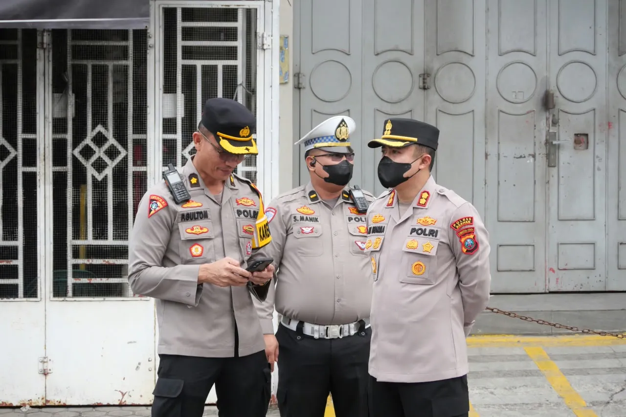 Kapolres Asahan Turun Langsung ke Jalan, Tegaskan Pengendara Wajib Gunakan Helm SNI