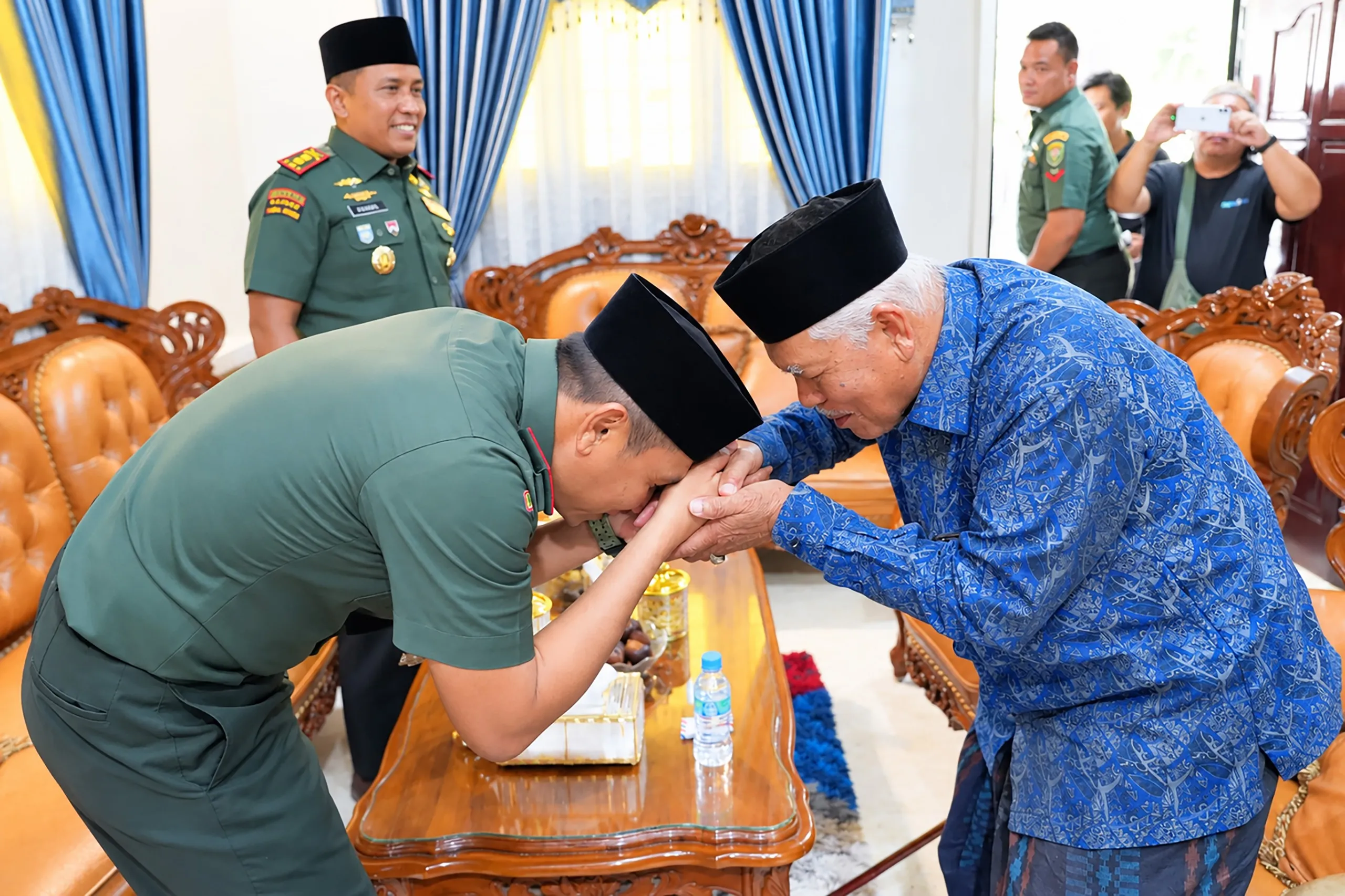 Ulama Kharismatik Aceh Abu Manan: TNI dan Ulama Tidak Bisa Dipisahkan