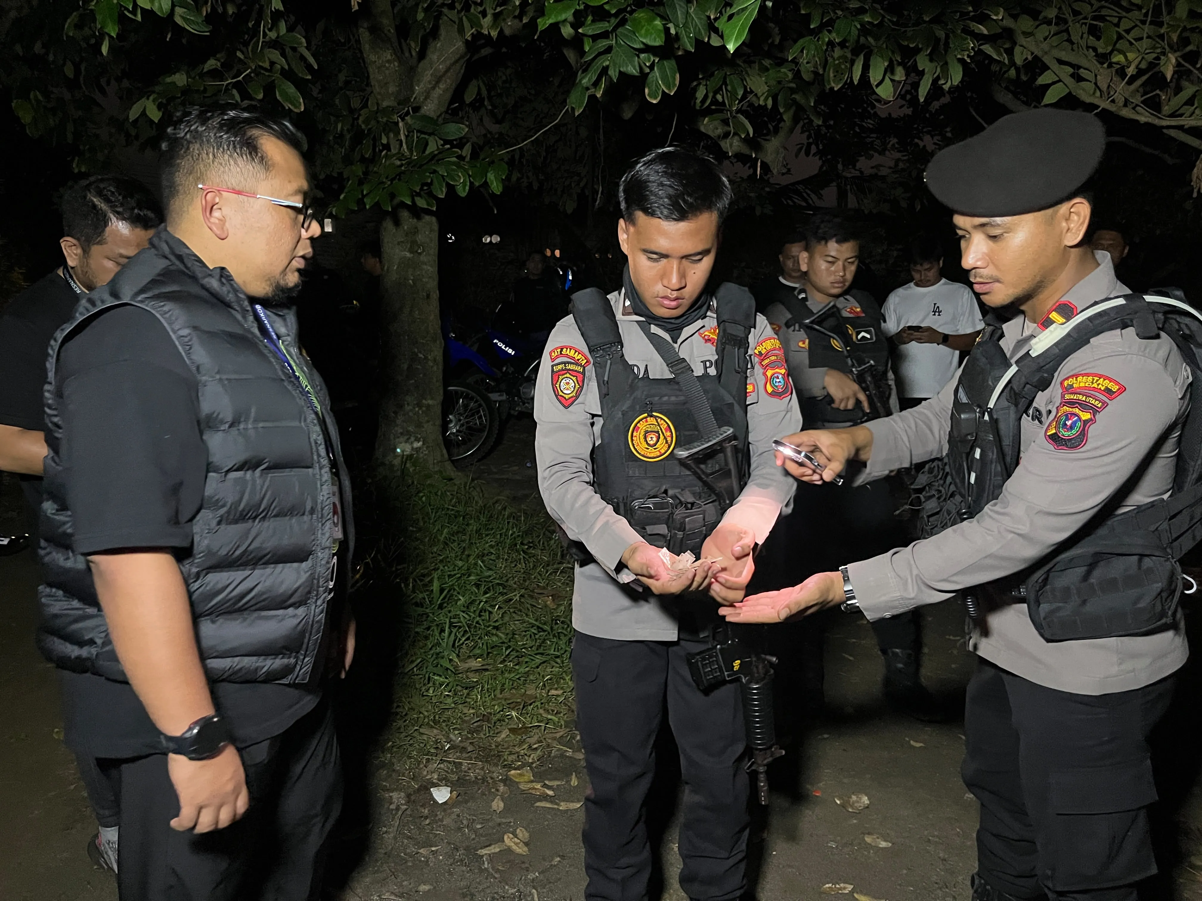 Tim Gabungan Polrestabes Medan dan Kadus Selambo Cek Kembali Barak Narkoba