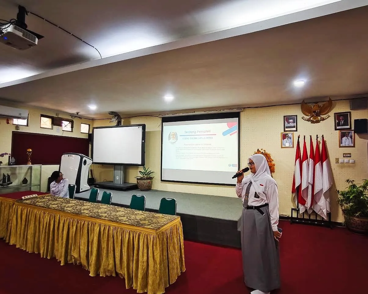 Bulan Bahasa & Sastra 2026: Ajeng Salma Layla Amira Smandel Jakarta Bagi Kiat Bangun Portofolio Lewat Menulis Terstruktur