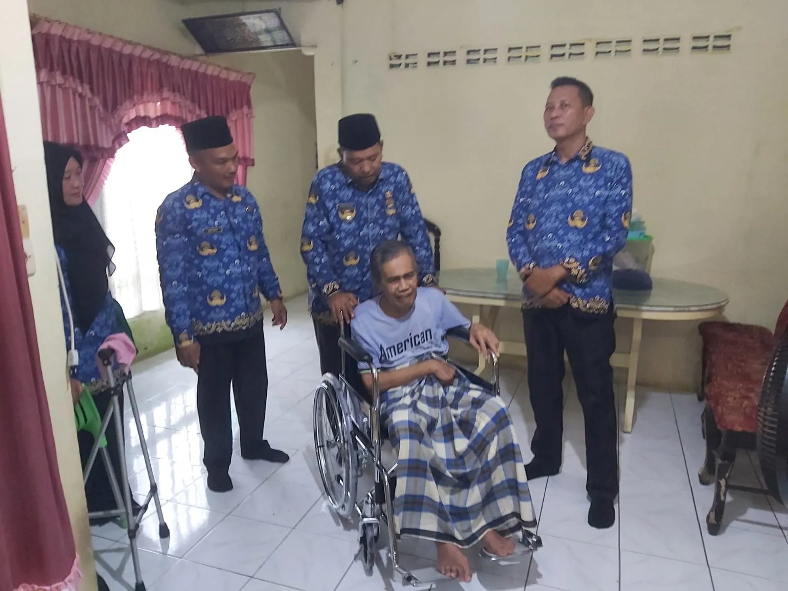 Plt Bupati Langkat Salurkan 44 Unit Alat Bantu Disabilitas di Babalan