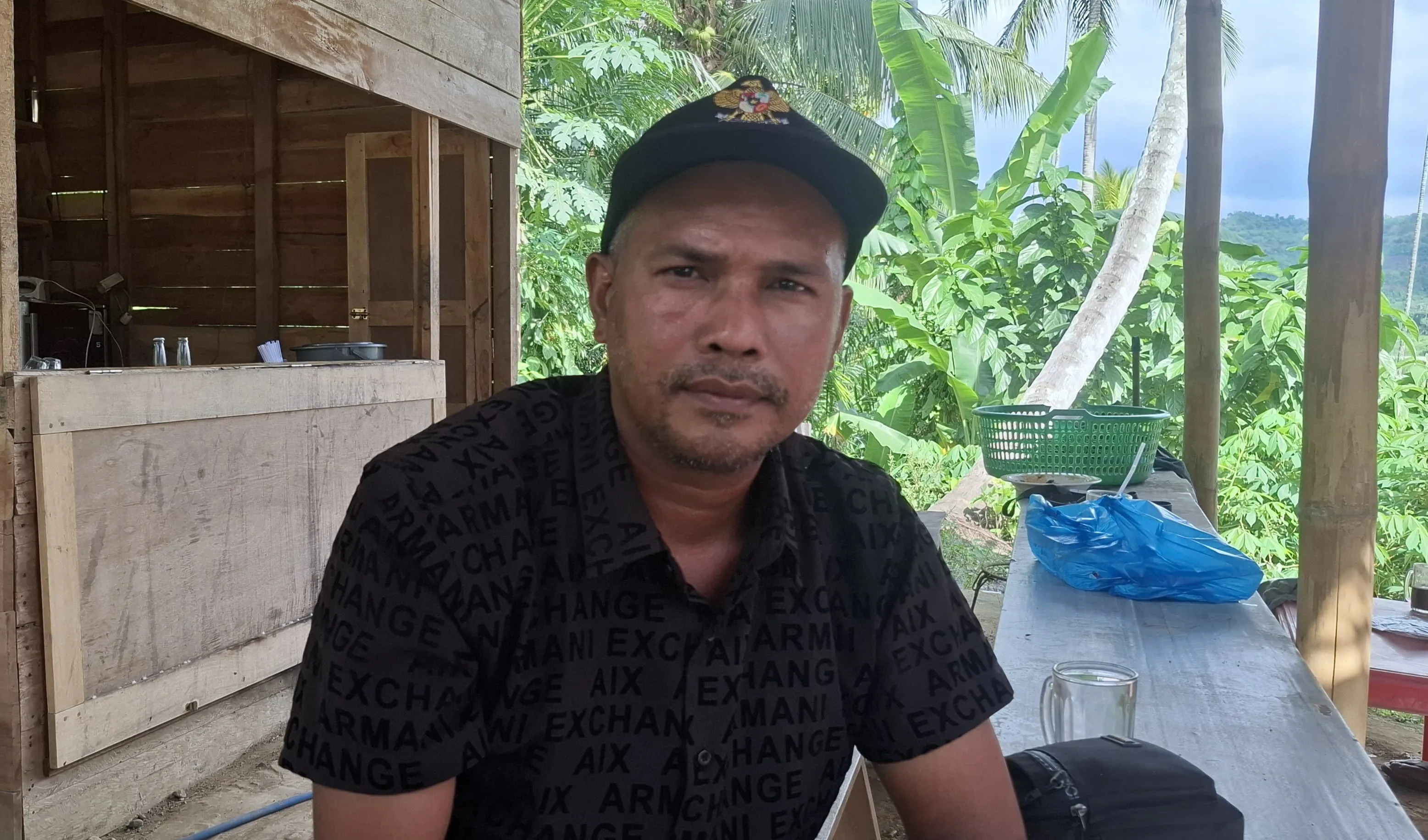 Sebelas Bulan Jembatan Putus, Warga Peusangan Selatan Bertaruh Waktu Menyeberangi Sungai
