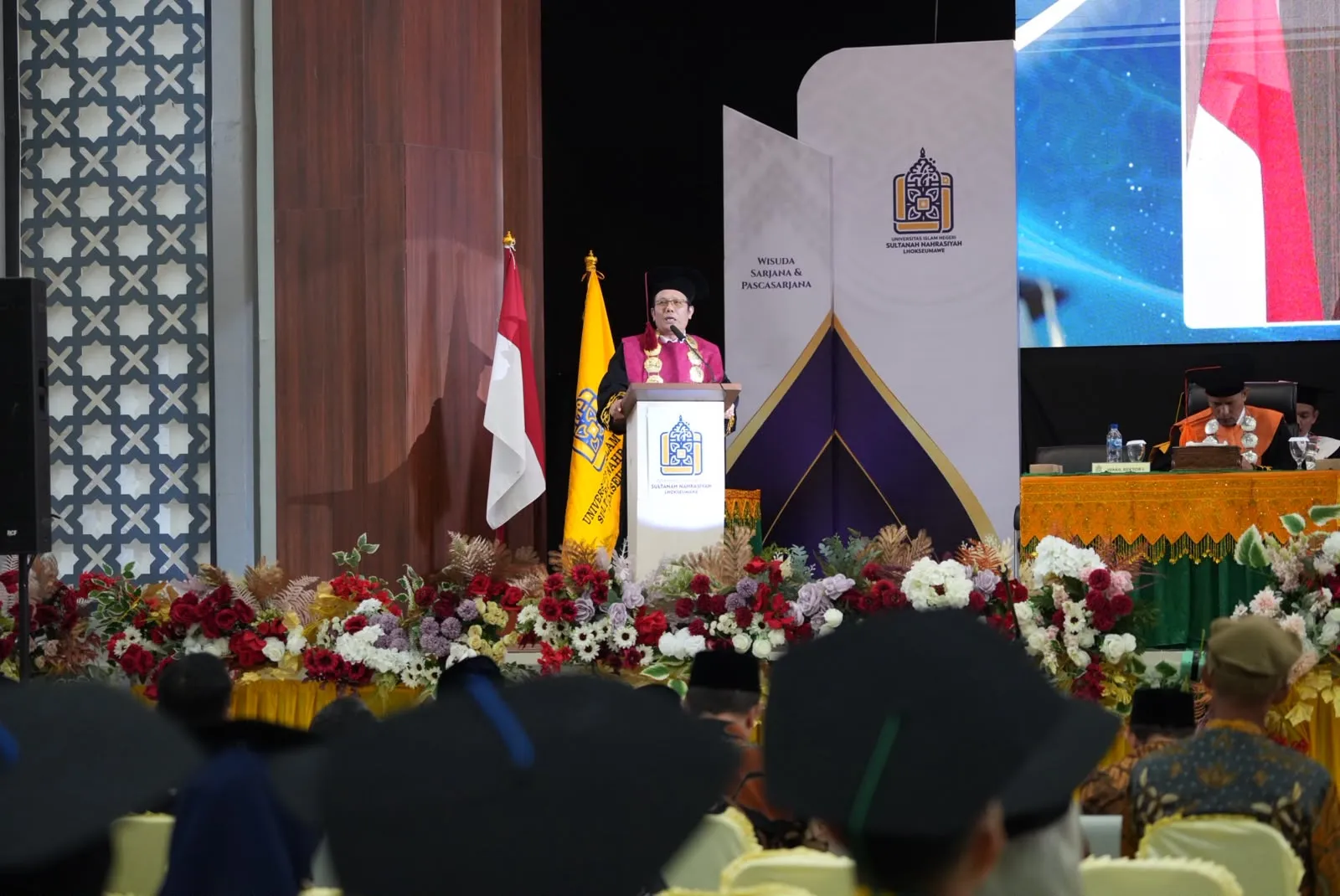 Pesan Rektor UIN SUNA ke Wisudawan: "Sukses Itu Bukan Bagi yang Tinggi Ilmunya Saja"