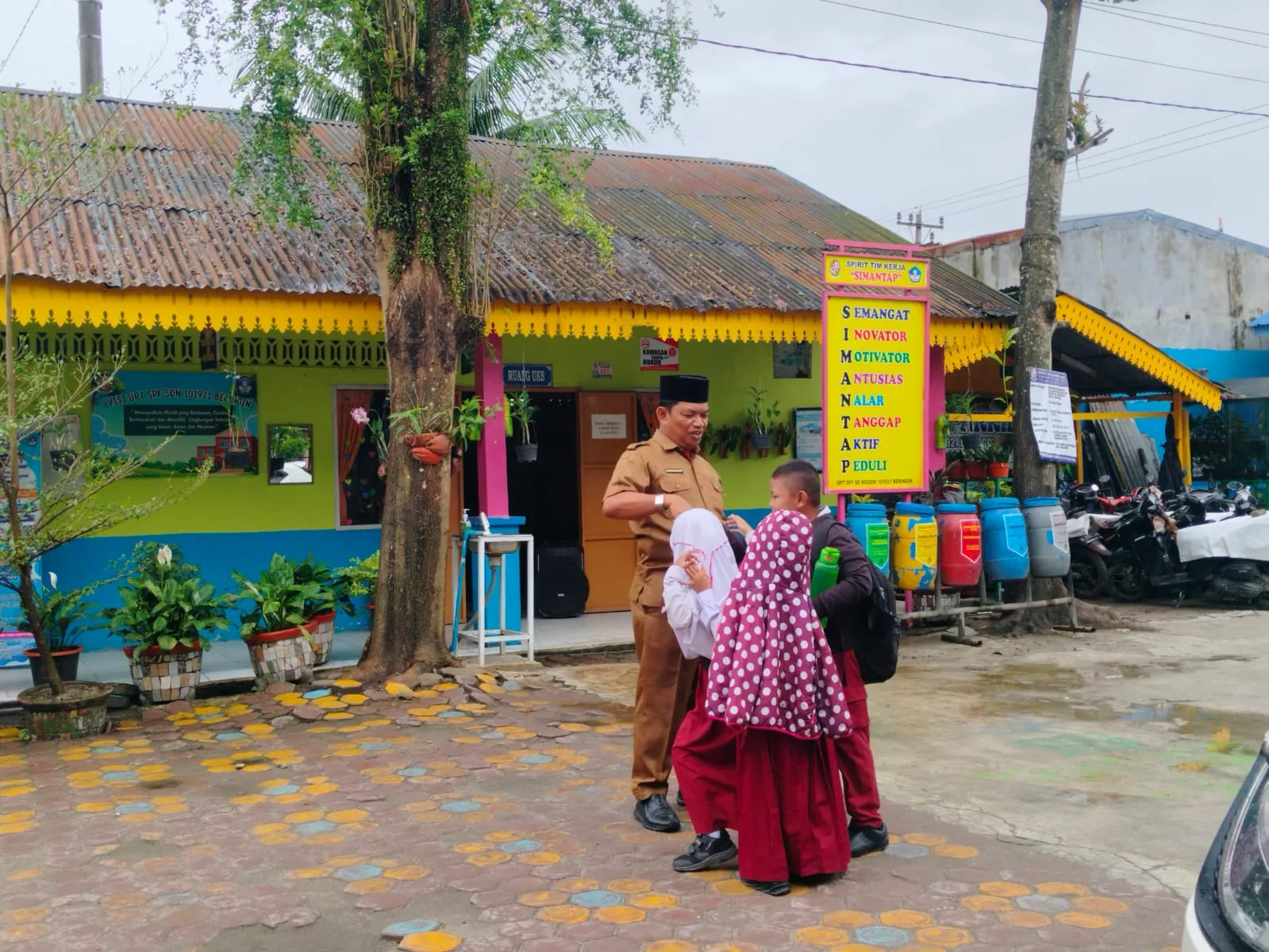 Genangan Hilang, Sekolah Lebih Nyaman, Wali Murid Puas Perubahan SD Negeri 101921 Karanganyar