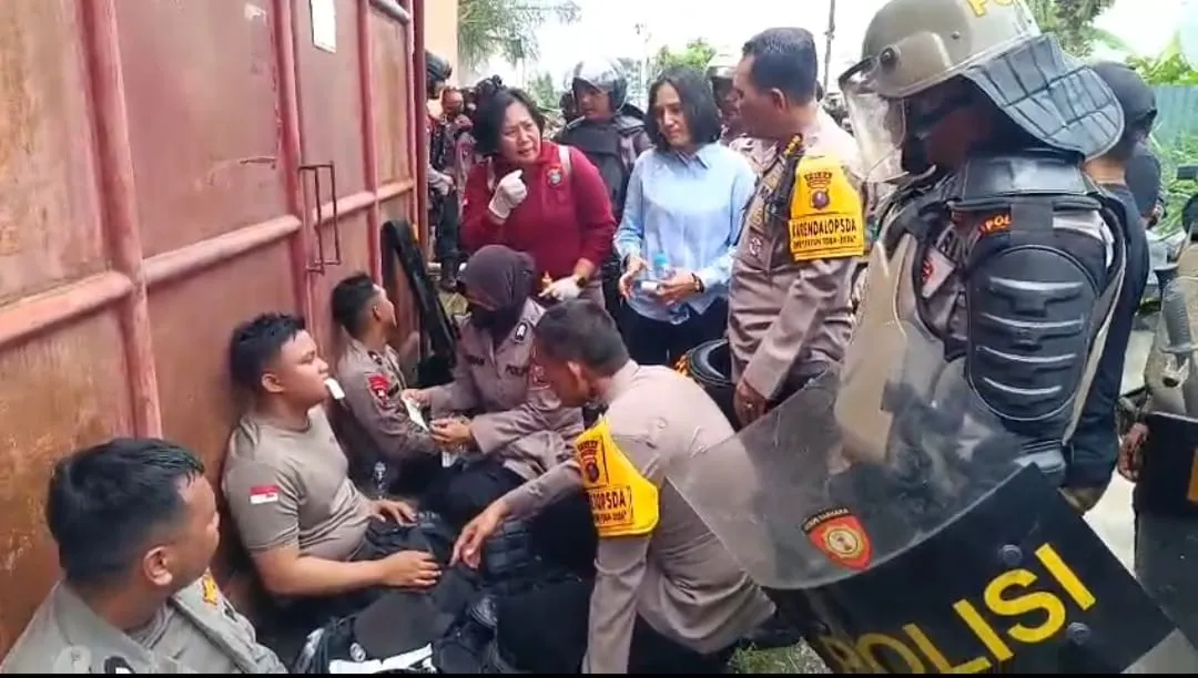Eksekusi Lahan di Pasar IV Labuhandeli Batal, Ribuan Warga Blokir Akses Masuk