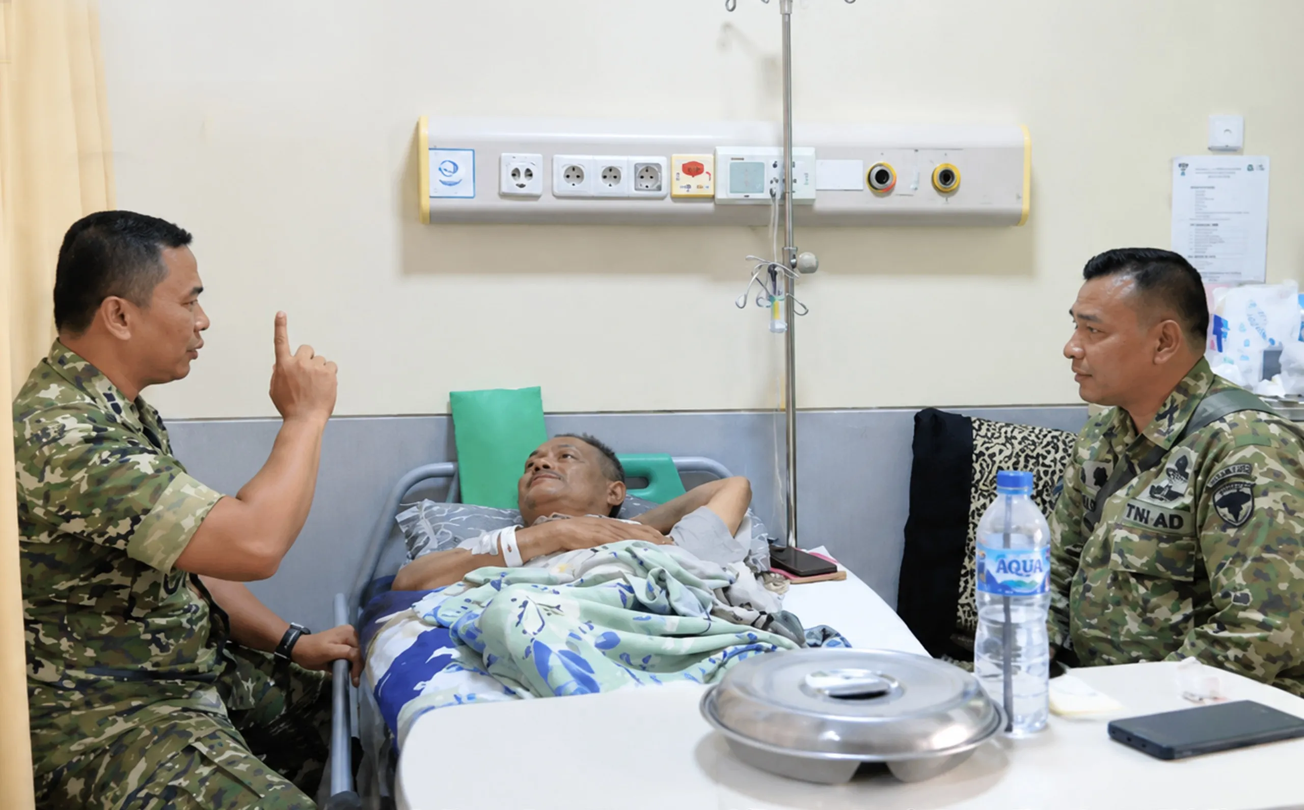 Dandim Pidie Jenguk Ulama Abi Zailani Padang Tiji di RSUZA