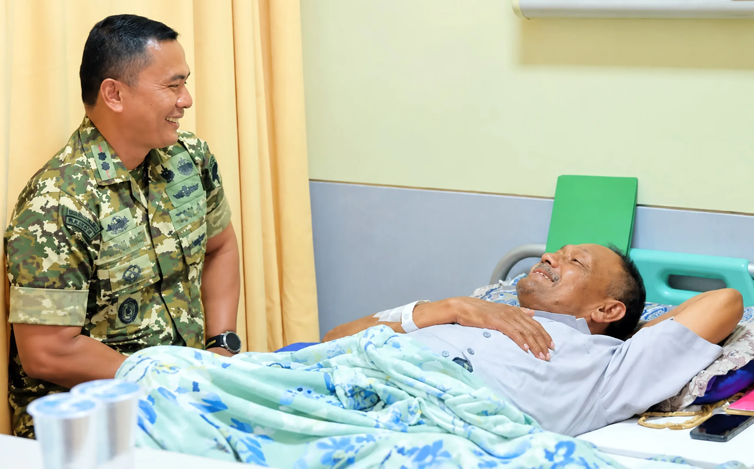 Dandim Pidie Jenguk Ulama Abi Zailani Padang Tiji di RSUZA