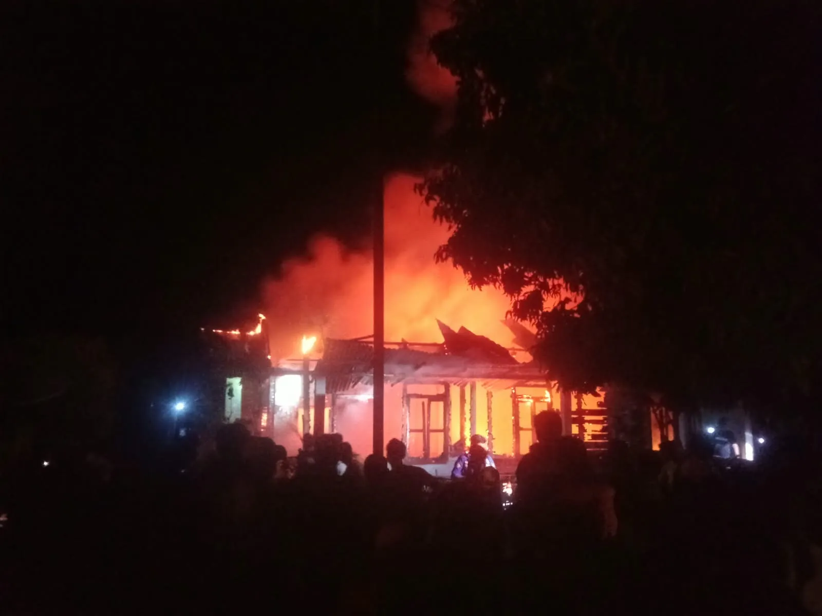 Dua Rumah di Desa Sidojadi Musnah Terbakar, Tiga Unit Mobil Damkar Dikerahkan