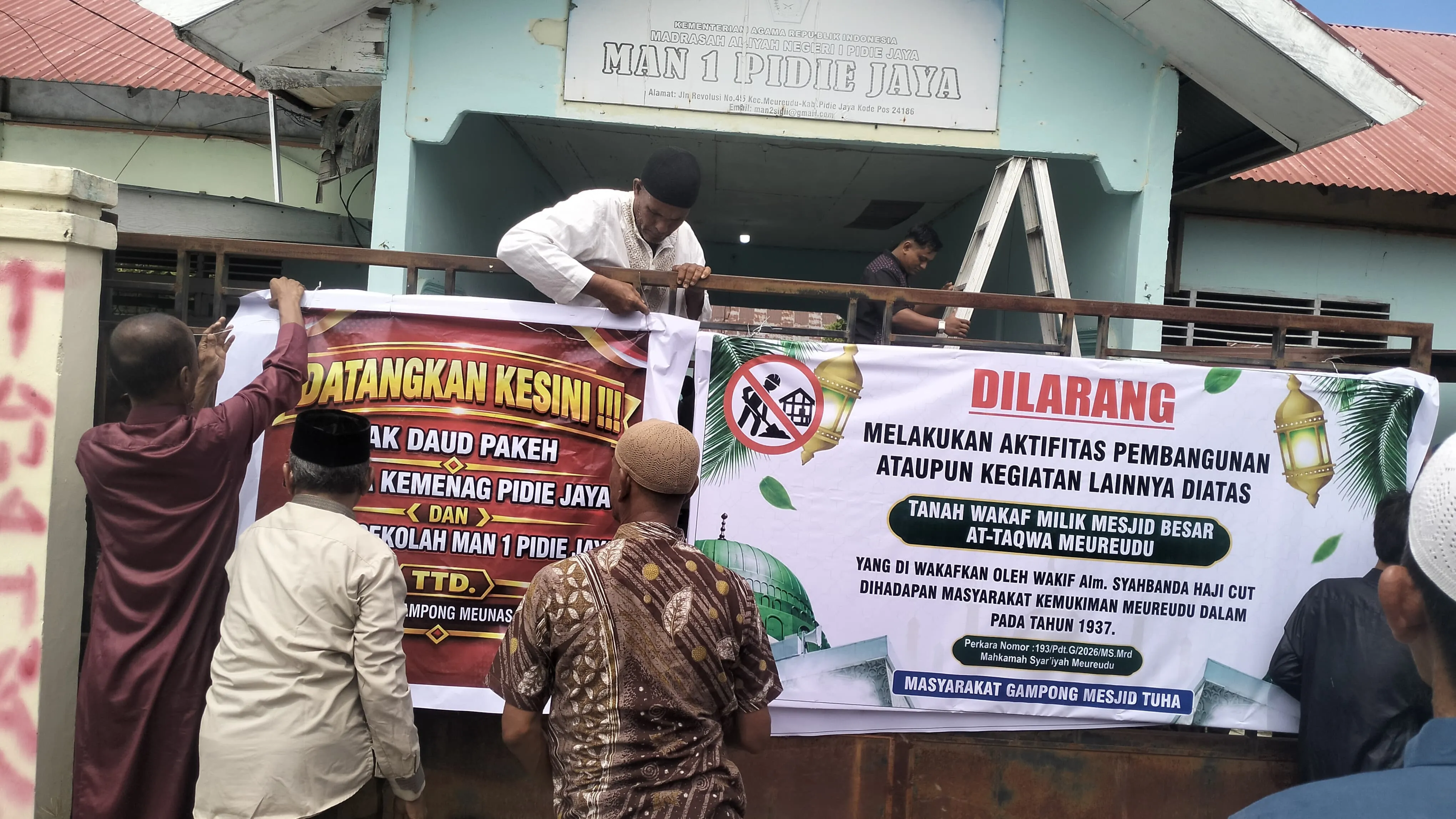 Warga Blokade MAN 1 Pidie Jaya, Sengketa Tanah Wakaf Masjid At-Taqwa Makin Panas
