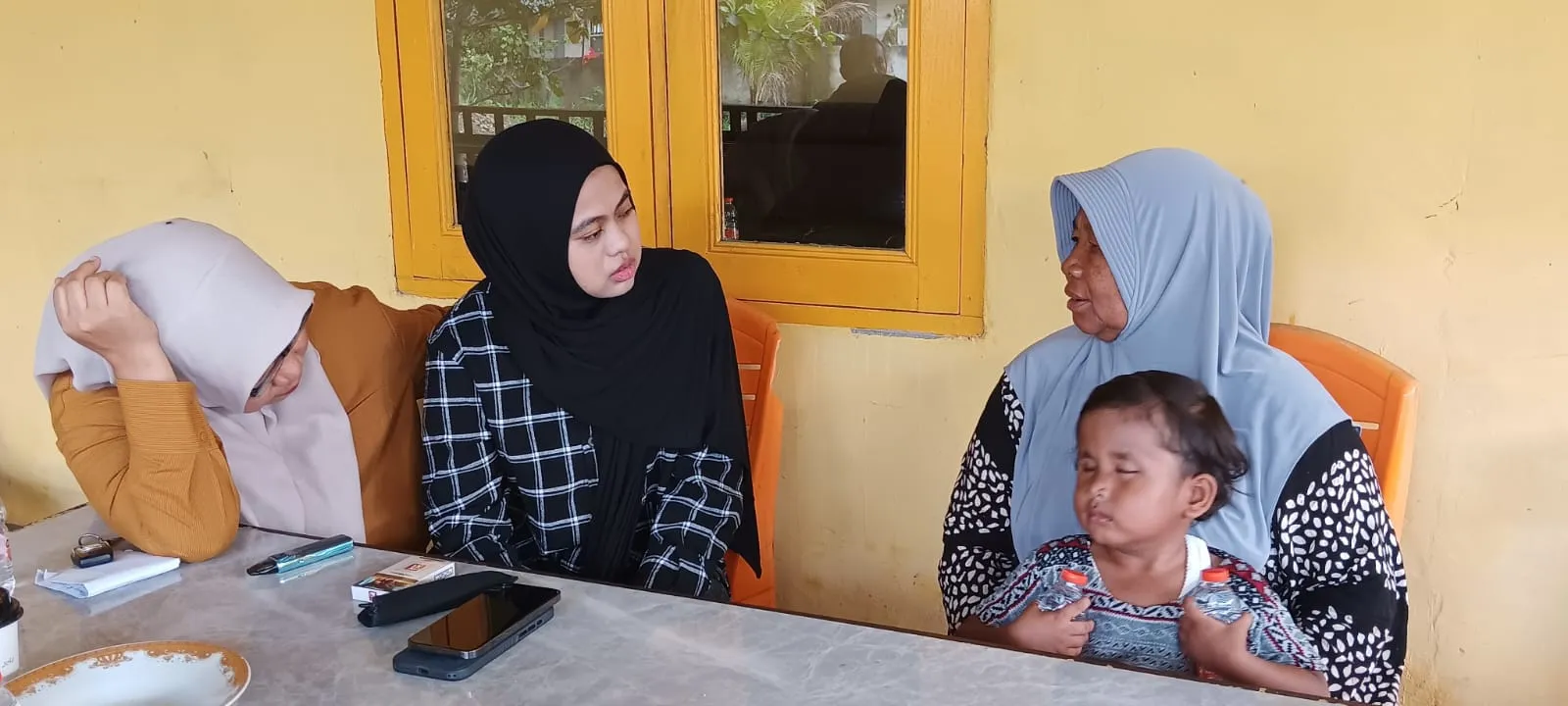 Wakil Ketua DPRD Madina Bantu Biaya Pengobatan Mata Anak Piatu Dari Kotasiantar