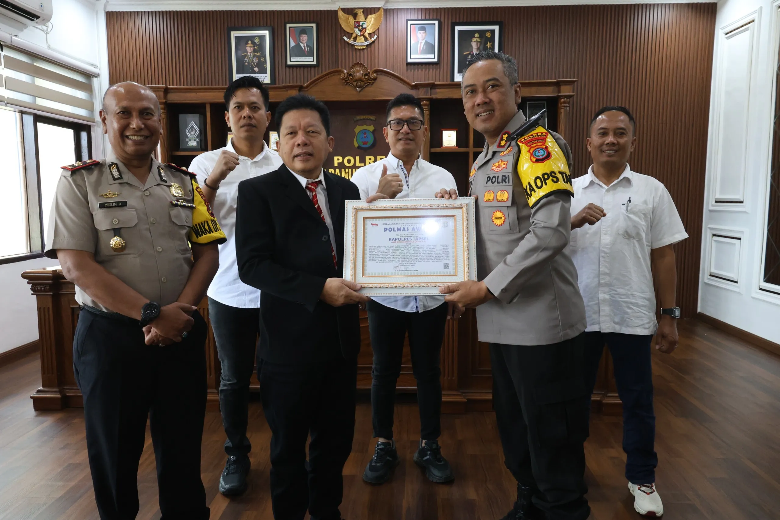 LEMKAPI Anugerahkan Polmas Award kepada Kapolres Tapsel, Apresiasi Pelayanan dan Pemberantasan Narkoba