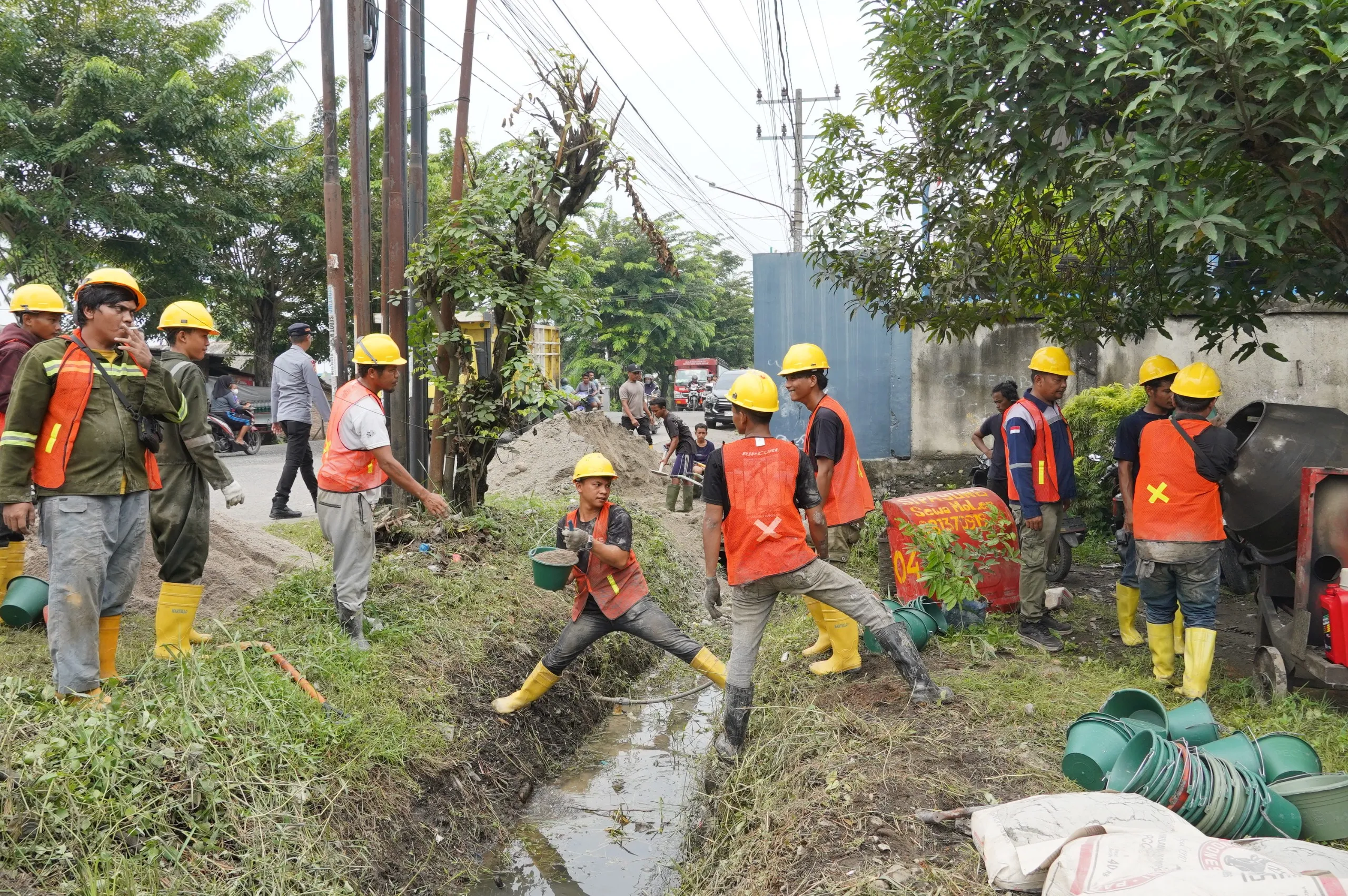 Medan Makin Terang dan Aman, Wali Kota Medan Mulai Pembangunan 1.000 Titik LPJU Baru Dan Targetkan 5.000 Titik Di Tahun Depan