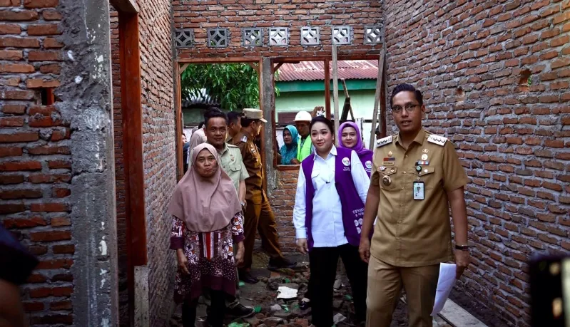 Rico Waas Pantau 111 Rumah Tidak Layak Huni Yang Sedang Direhabilitasi