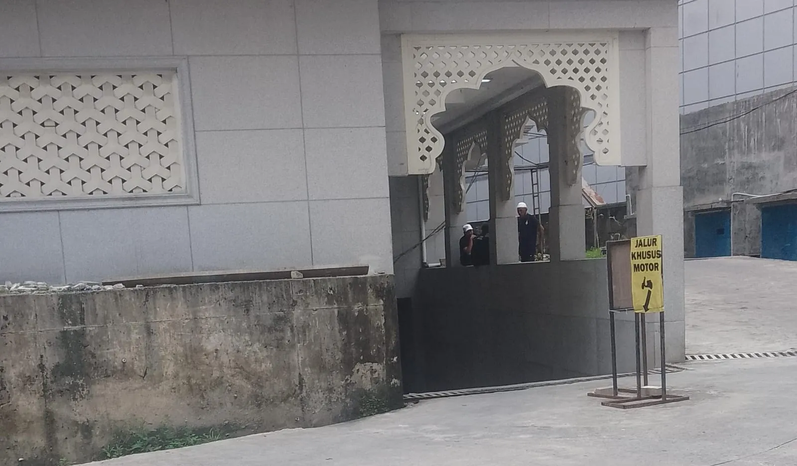 Kantor BKM Masjid Agung Medan Digembok Oknum, Staf Diusir 17 Relawan Jaga Pintu