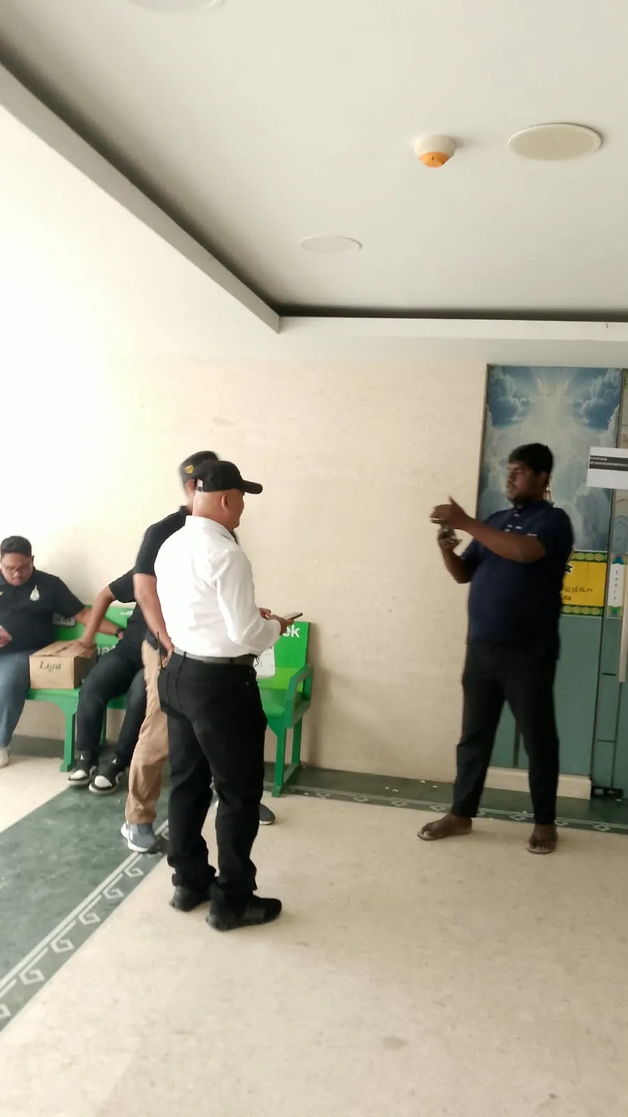 Kantor BKM Masjid Agung Medan Digembok Oknum, Staf Diusir 17 Relawan Jaga Pintu