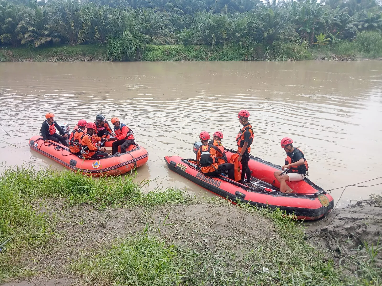 Tim SAR Gabungan Kerahkan 3 Perahu Cari Remaja Putri Tenggelam Di Pantai Labu