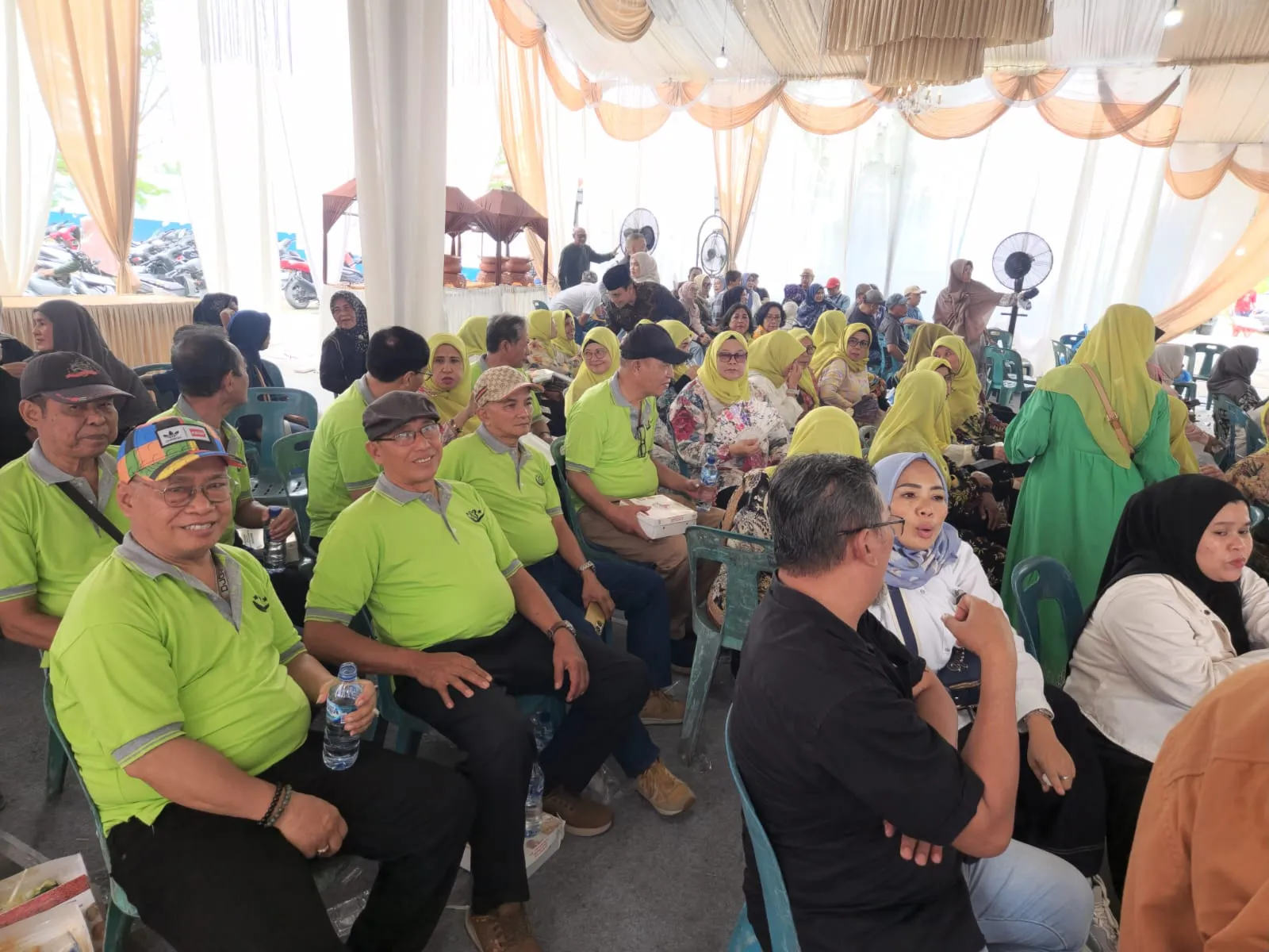 Reuni Akbar 16 Tahun Ika Smandellan, Meriah Mulai Dari Senam Hingga Santunan Anak Yatim