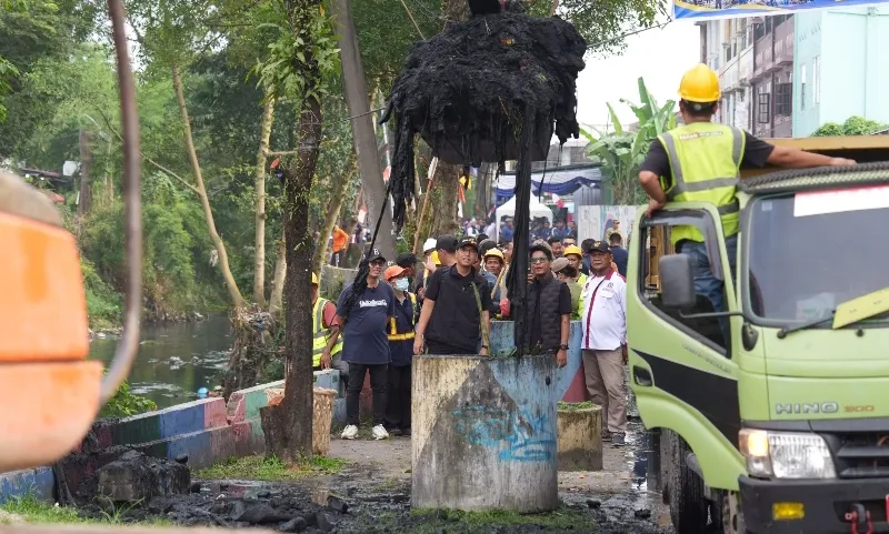 Atasi Sampah Menumpuk, Rico Waas Siapkan 26 Truk dan 151 Becak Motor Pengangkut Sampah