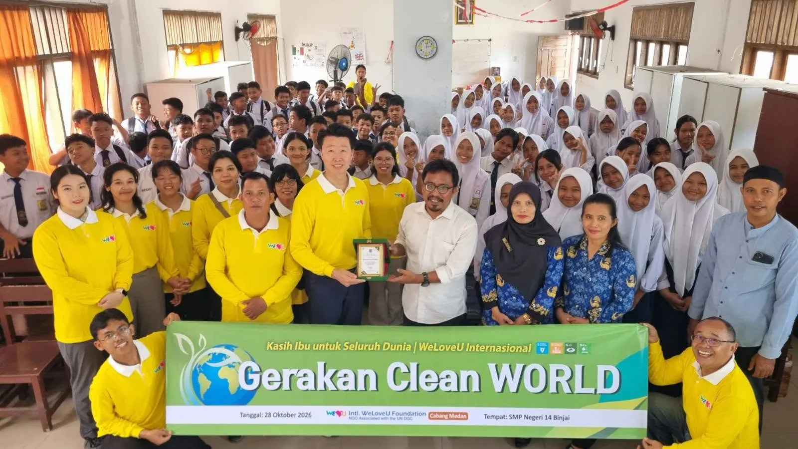 WeLoveU Edukasi Lingkungan, Puluhan Siswa SMP Negeri 14 Binjai Gelar Aksi Bersih-Bersih