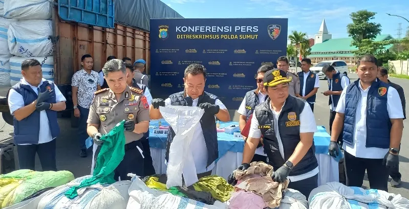 Dit Reskrimsus Polda Sumut Gagalkan Penyelundupan 144 Ballpres Pakaian Bekas