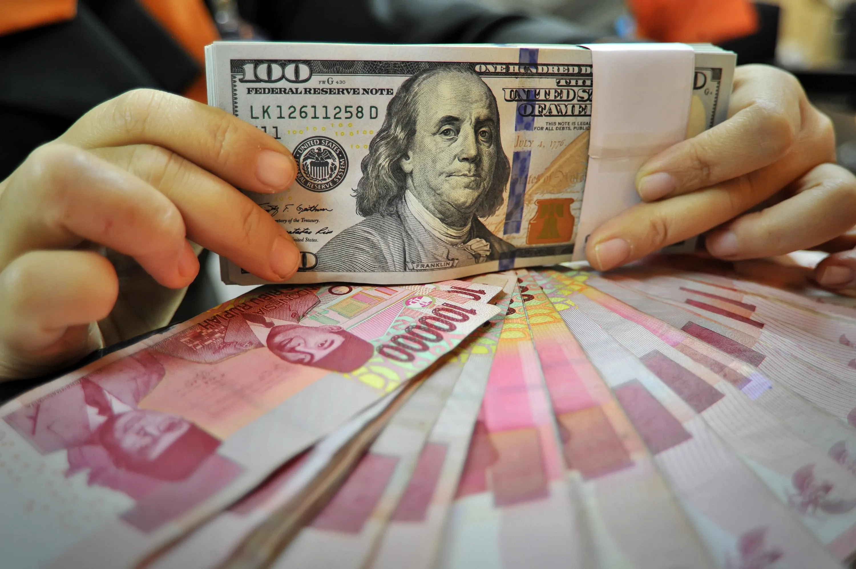 Rupiah Menguat ke Rp17.882, Ekspektasi Kenaikan Bunga The Fed Mereda