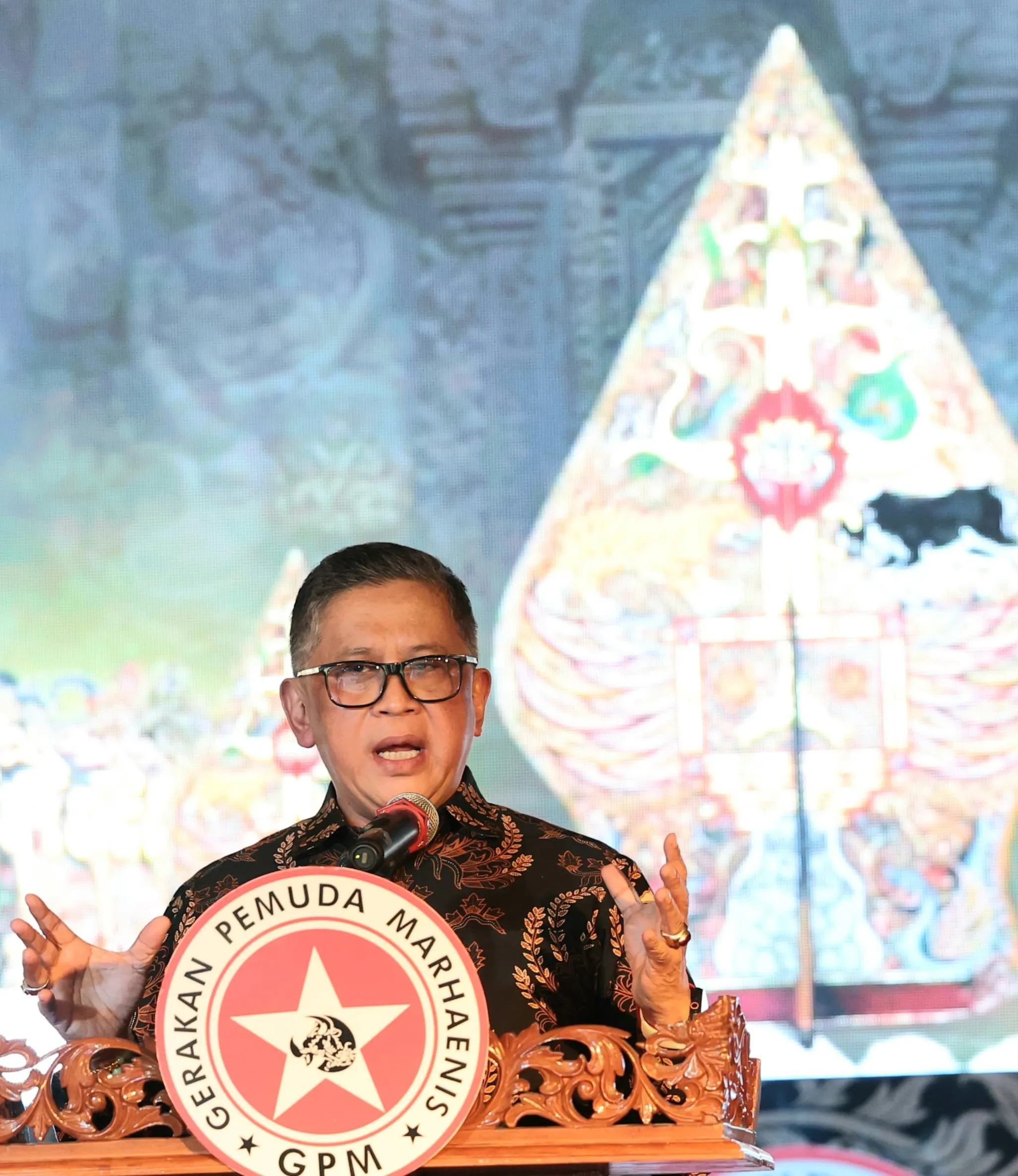 Hasto: Rakyat Kecil Tidak Boleh Berhadapan Langsung dengan Oligarki