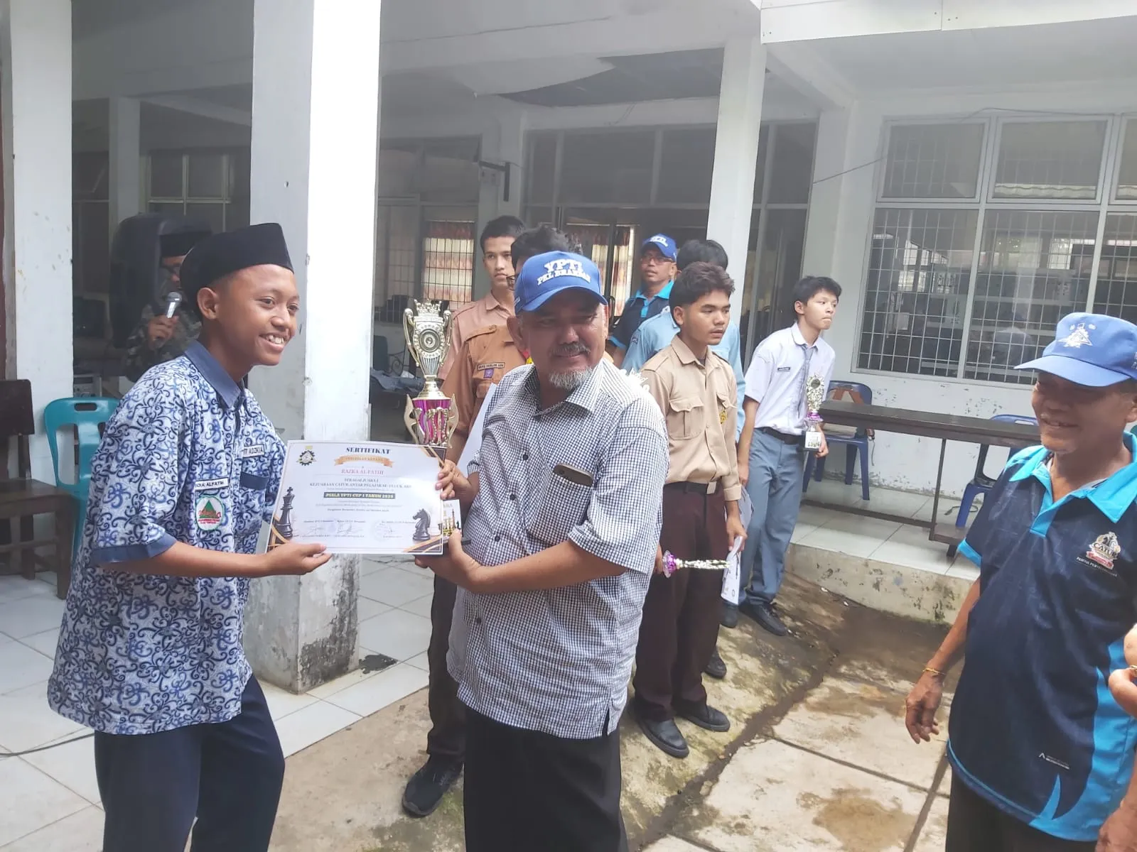 Razka Al Fatih Juara Catur Pelajar Piala YPTI se-Teluk Aru