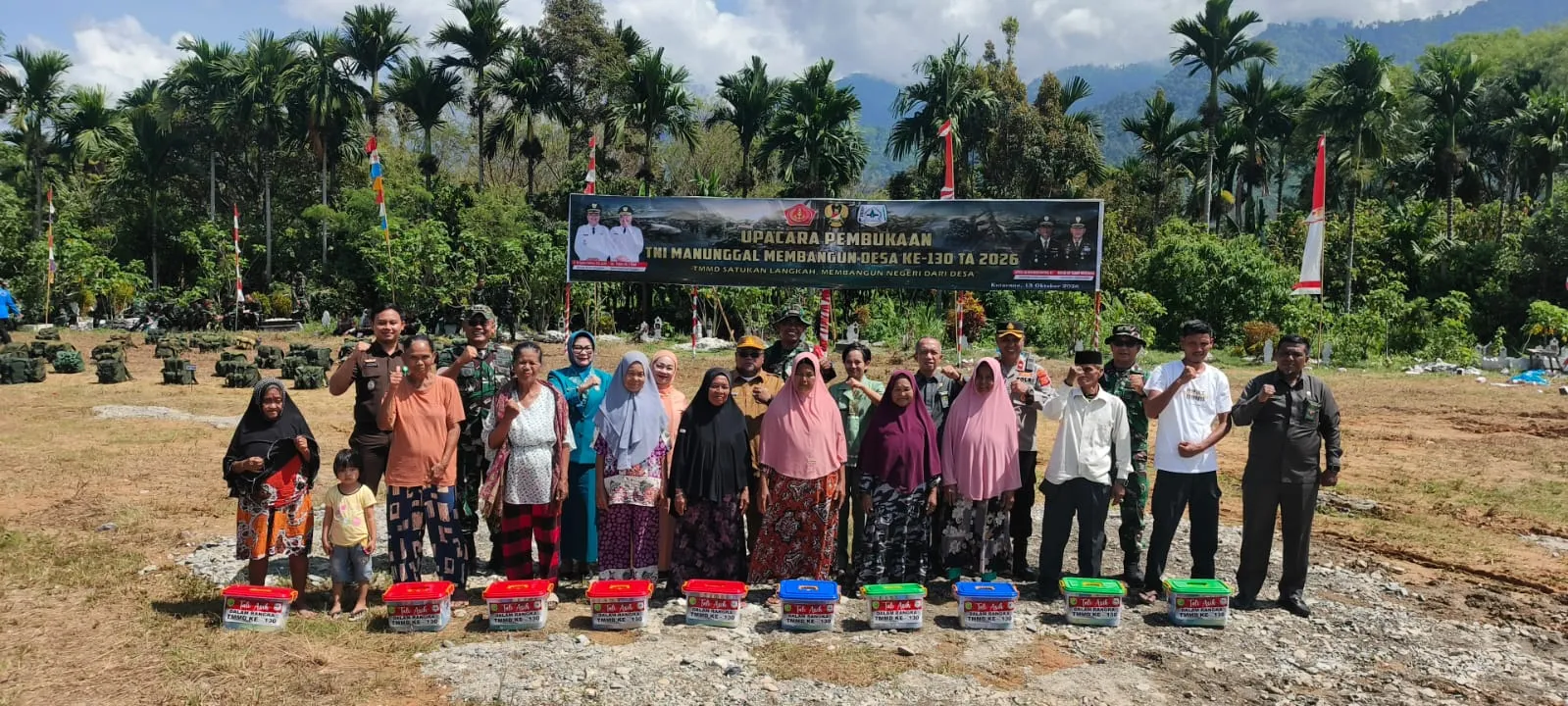 Kodim Agara Bagikan Paket Sembako di Lokasi TMMD ke-130