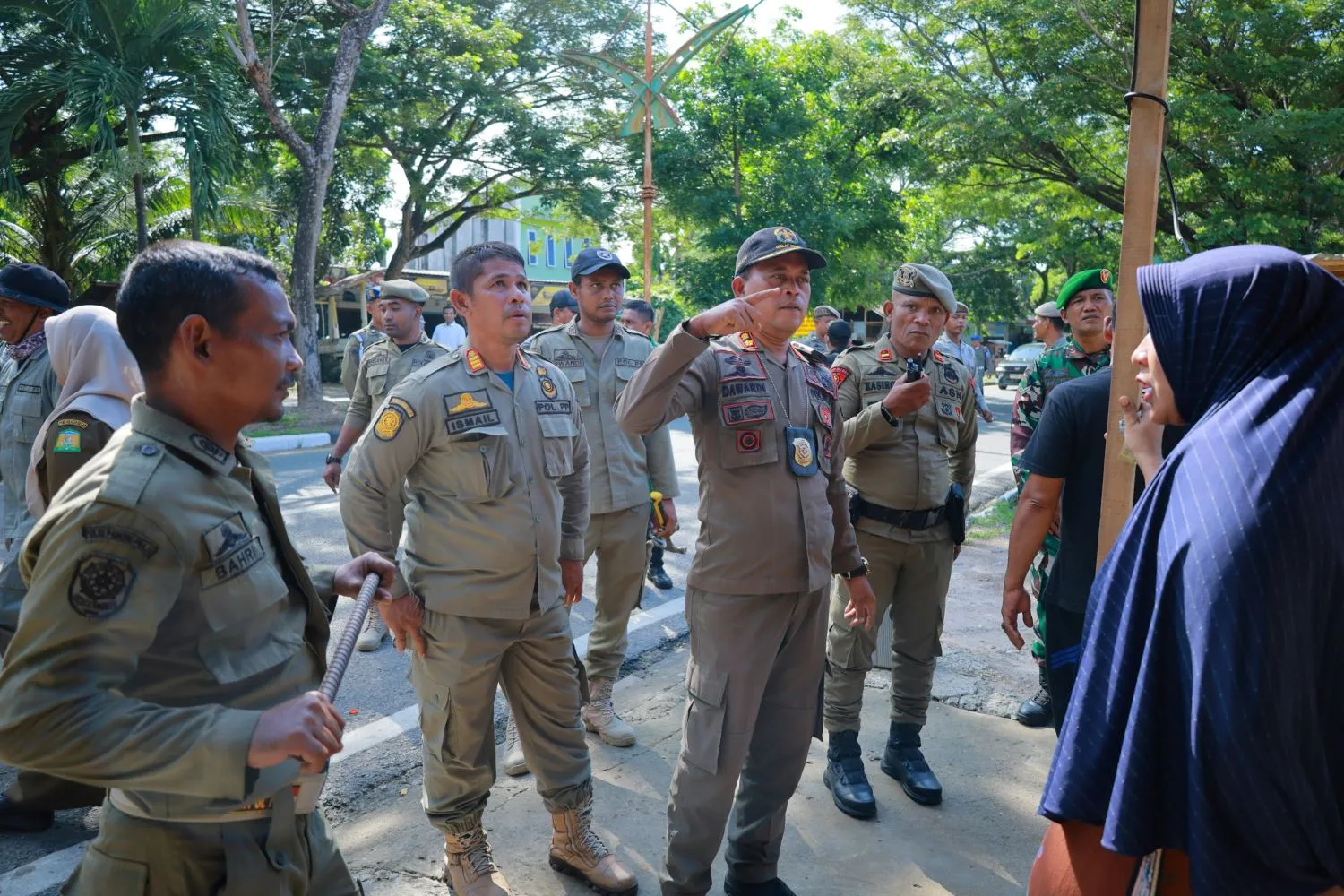 Satpol PP dan WH Aceh Besar Bongkar Bangunan Liar di Blang Bintang