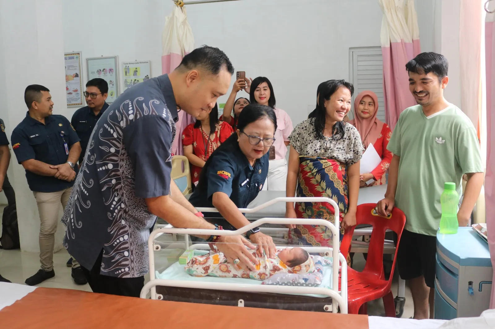 Bayi Lahir di Gunungsitoli Langsung Dapat Akta Kelahiran Berkat Inovasi BERSERI