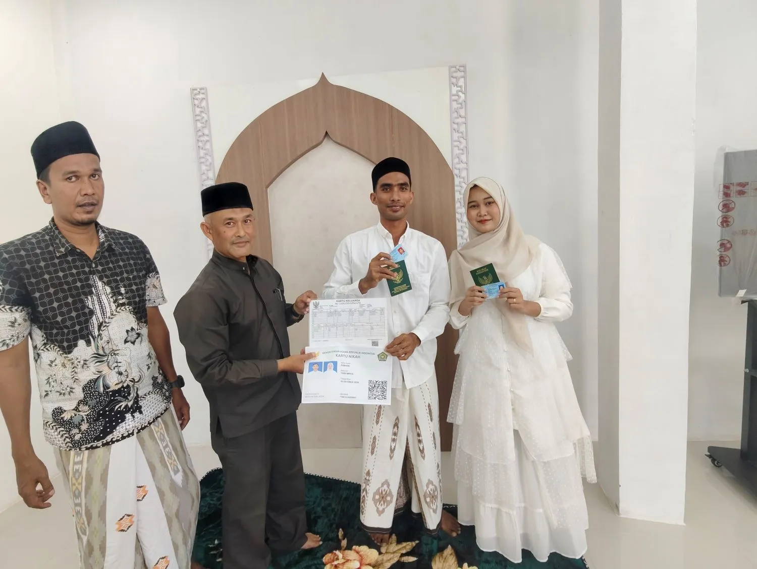 Penantian Puluhan Tahun Berakhir, KUA Pulo Aceh Gelar Akad Nikah Perdana di Kantor
