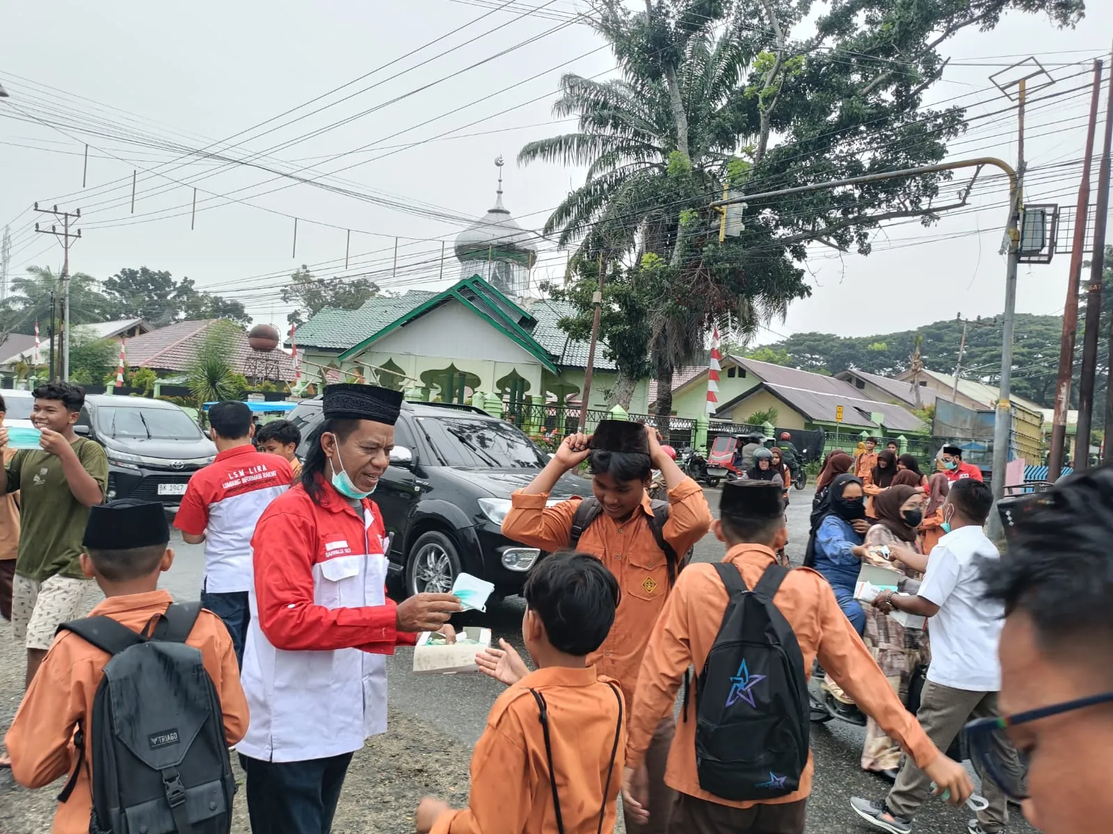 LIRA Agara Bagikan 6.000 Masker Gratis untuk Cegah ISPA