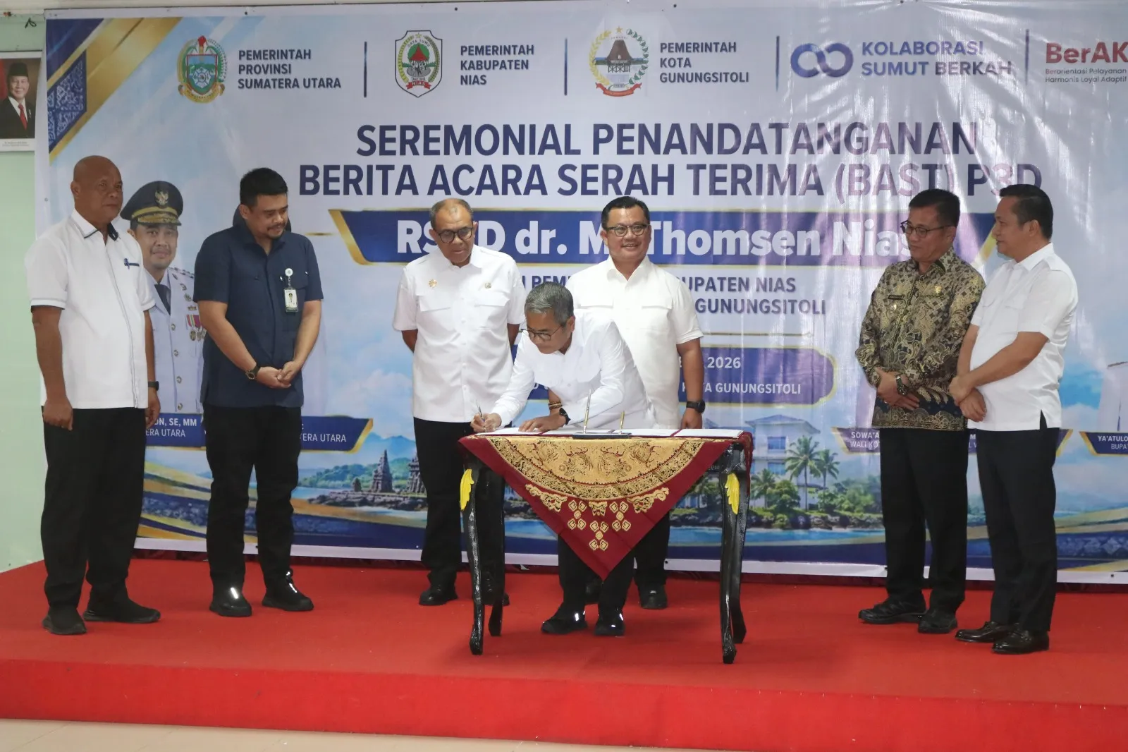Gubsu Hadiri Penyerahan RSUD dr. M. Thomsen Nias