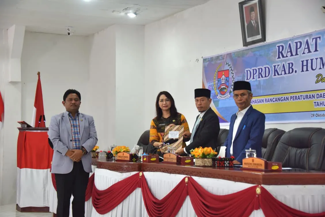 Enam Fraksi DPRD Humbahas Sampaikan Pandangan Umum atas RAPBD 2027