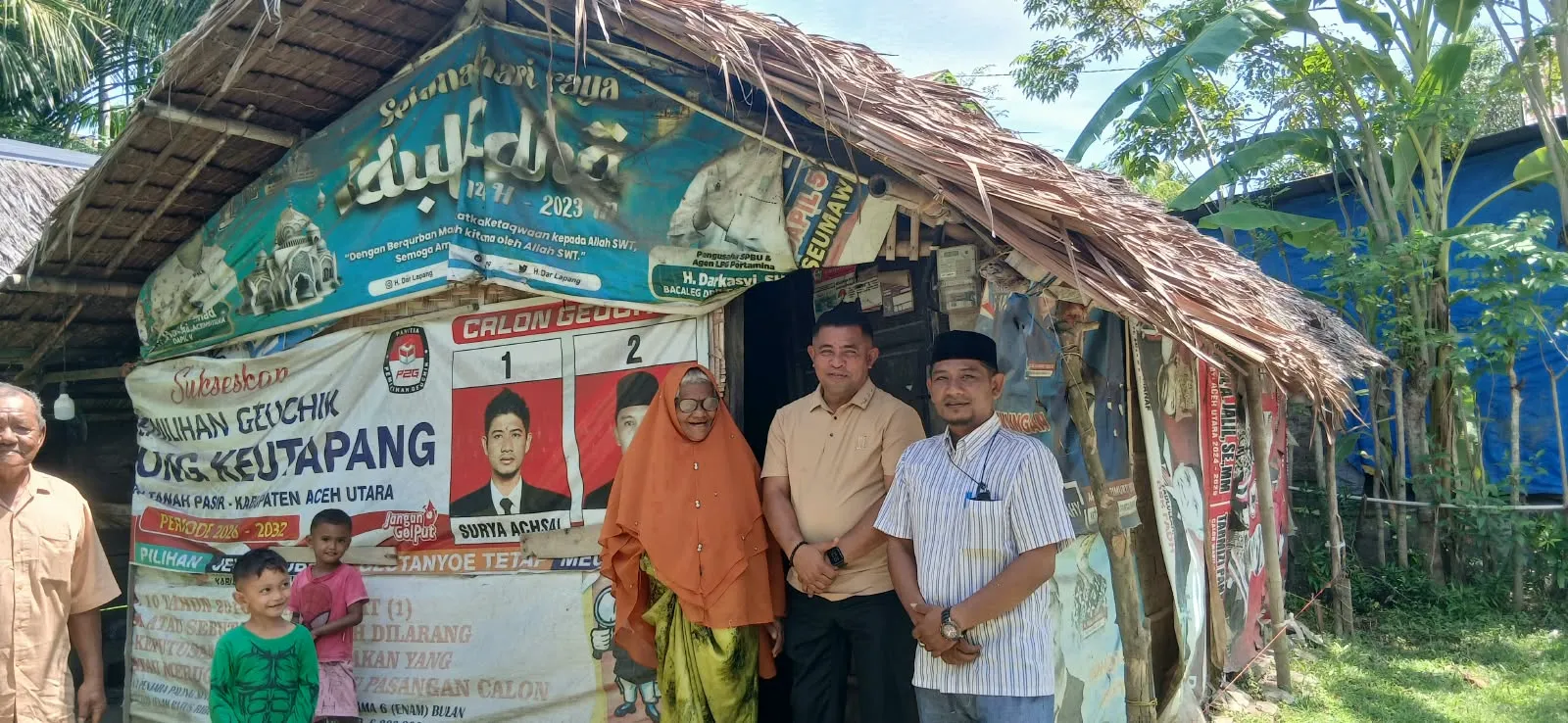 Ironi Spanduk Kampanye di Dinding Gubuk Khalidah