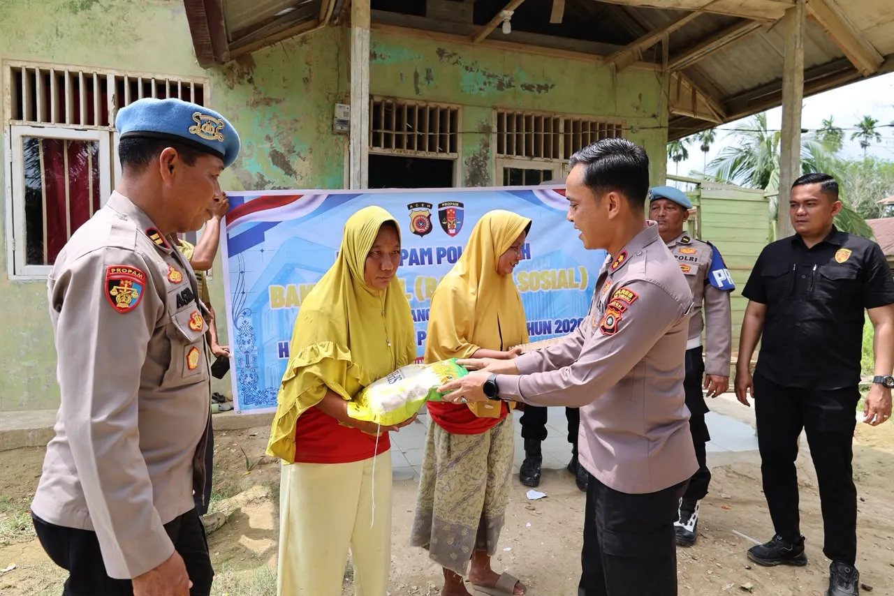 Sambut Hari Jadi ke-24 Propam, Kapolres Aceh Tamiang Salurkan Bansos bagi Masyarakat Kurang Mampu