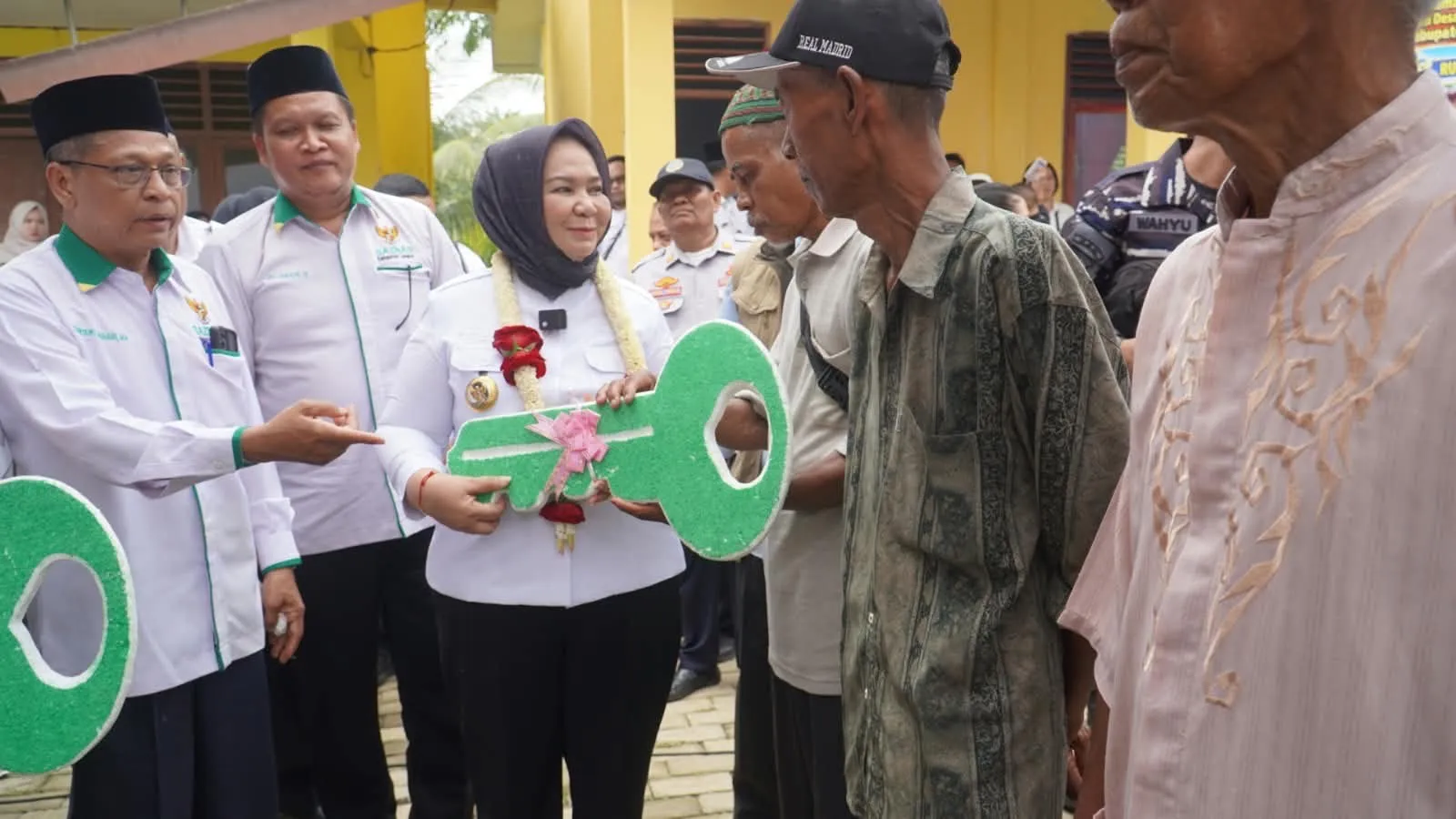 Dari Ujung Langkat, Plt Bupati Tiorita Pastikan Pemerintah Hadir Bawa Pelayanan dan Bantuan