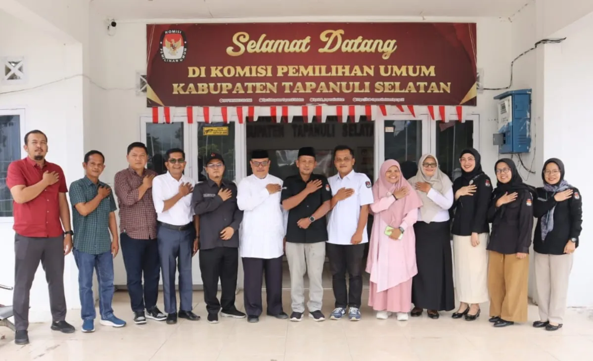 KPU Tapanuli Selatan Tinjau Standar Pelayanan Publik