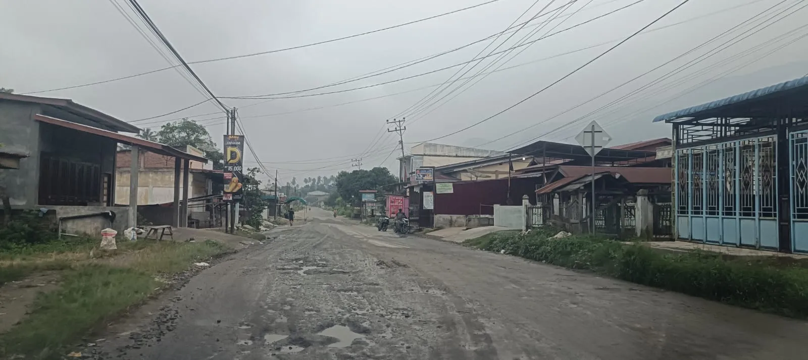 Jalan Nasional di Agara Berlubang, Aspal Terkelupas dan Rawan Kecelakaan