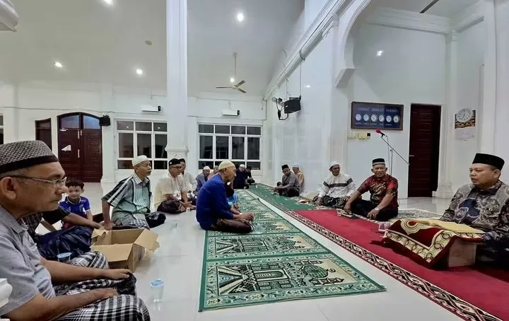 Sentuhan Sejuk: Kadis Syariat Islam Isi Pengajian Inspiratif di Meunasah Panggoi