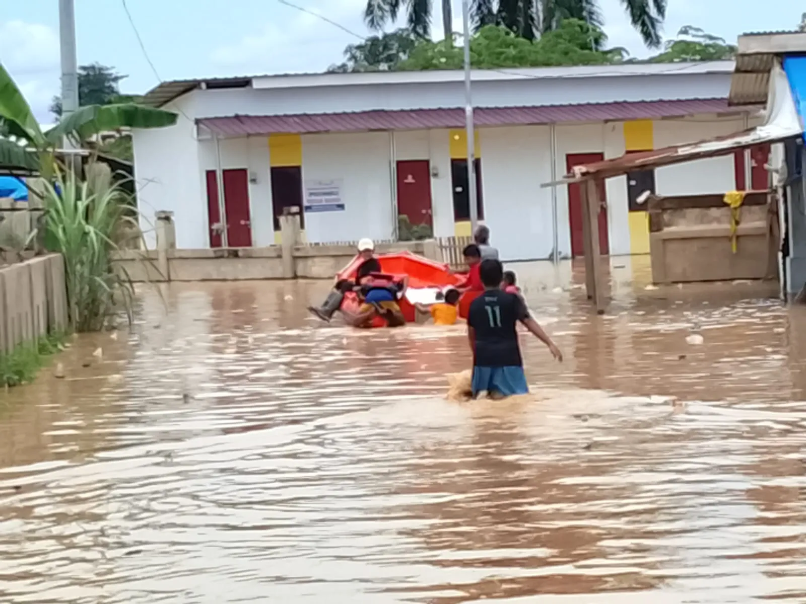 Sungai Tamiang Meluap, Huntara Terancam Tenggelam