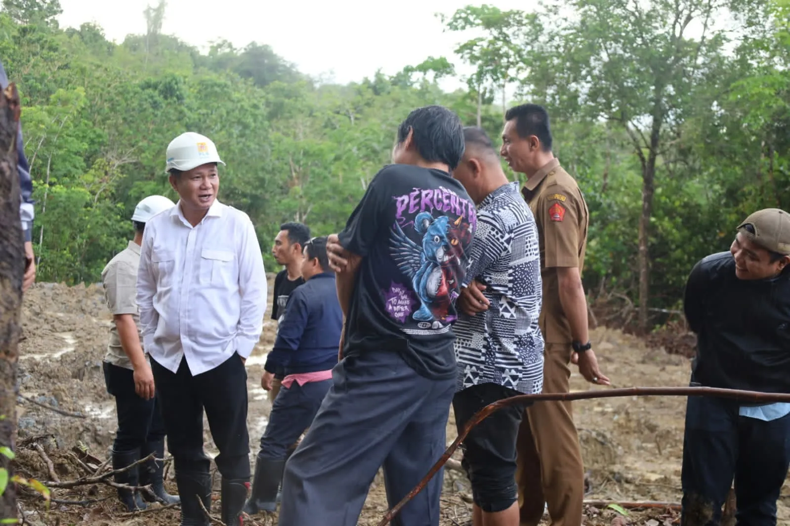 Bupati Nias Barat dan Manajer UP3 Nias Cek Kesiapan Lokasi Pembangunan PLTD 10 MW