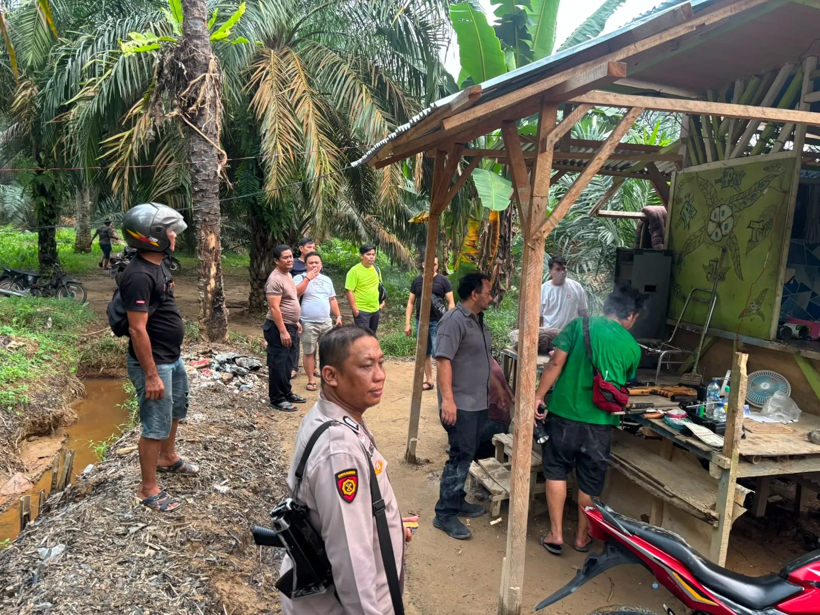 Ditresnarkoba Polda Sumut Gerebek Sarang Narkoba di Bandar Durian