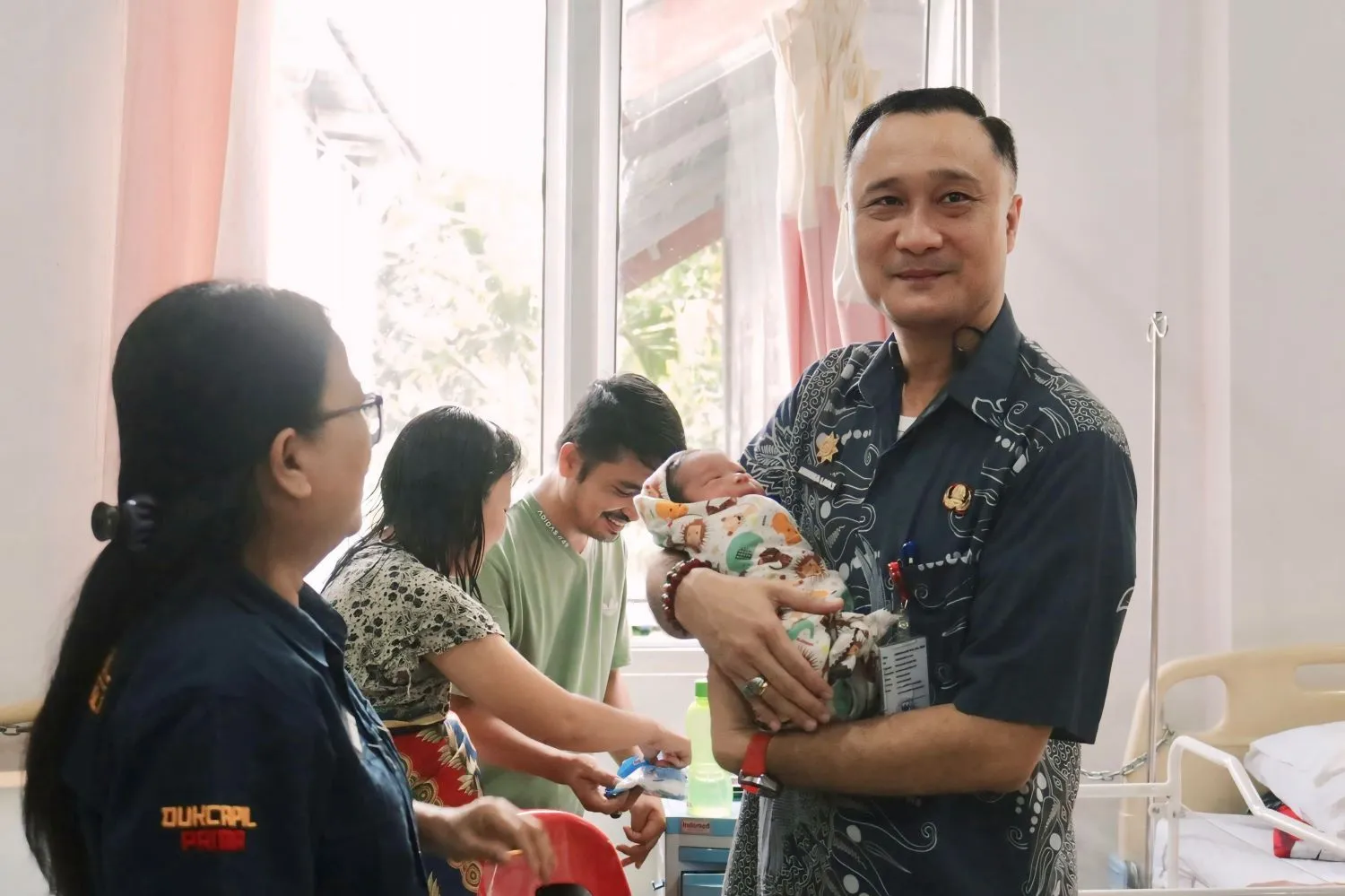 Bayi Lahir di Gunungsitoli Langsung Dapat Akta Kelahiran Berkat Inovasi BERSERI
