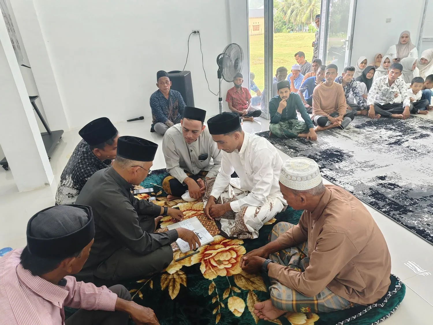 Penantian Puluhan Tahun Berakhir, KUA Pulo Aceh Gelar Akad Nikah Perdana di Kantor