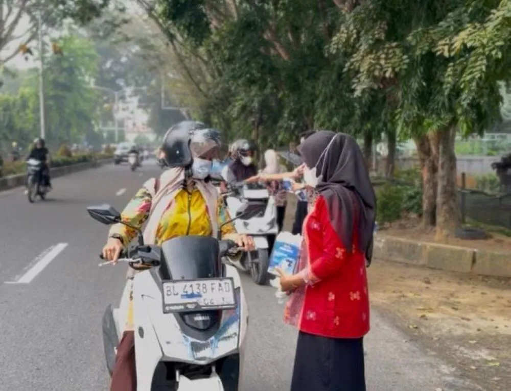 PTPN IV Regional VI Bagikan 5.000 Masker untuk Warga
