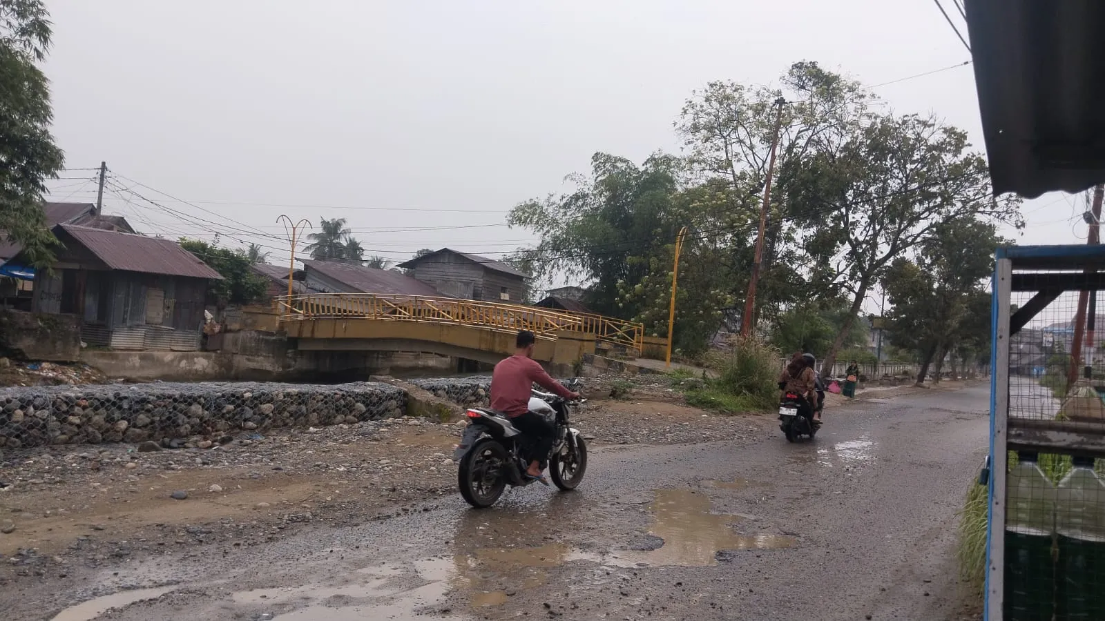Kabut Asap Masih Selimuti Agara, Warga Dapat Masker Gratis