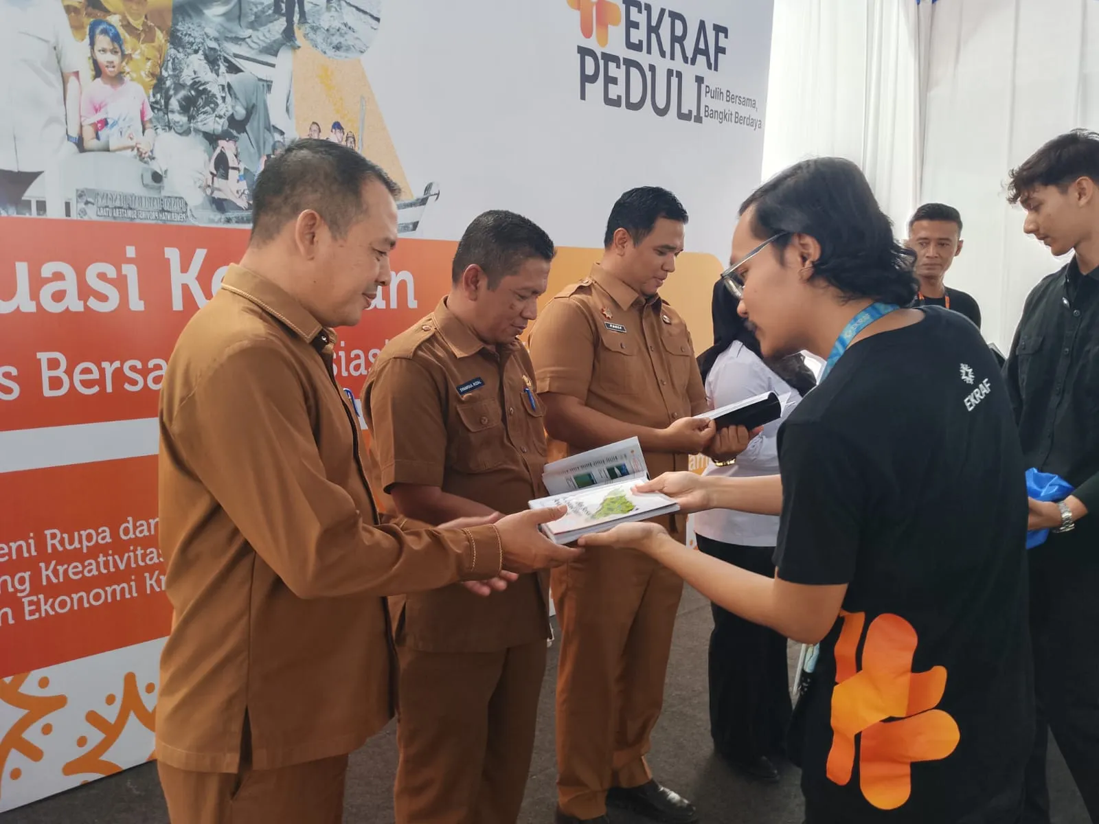 Kemenekraf Dorong Program Melukis Anak Pascabanjir Aceh Tamiang