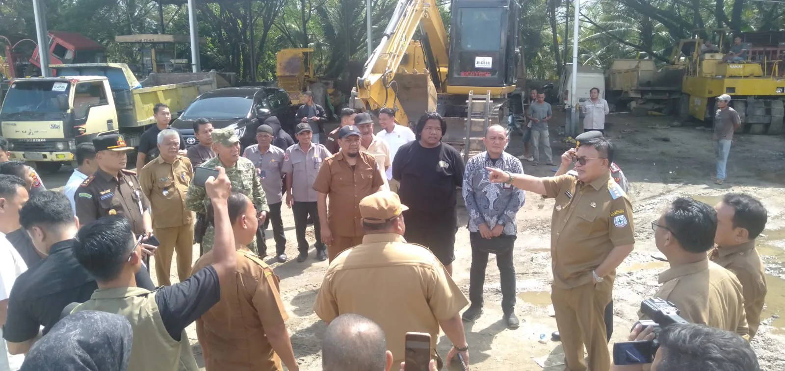 18 Alat Berat dan 8 Dump Truck Dipinjamkan untuk Pulihkan Agara Pascabencana